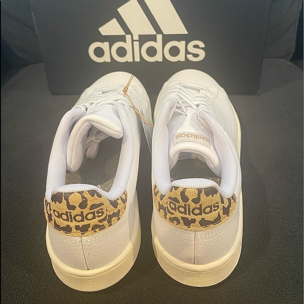 Adidas Advantage Sneaker Size 8  - NWT